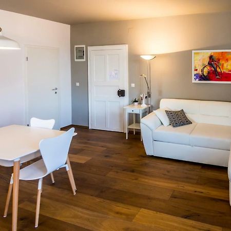 روفينج Apartment Festina Lente المظهر الخارجي الصورة